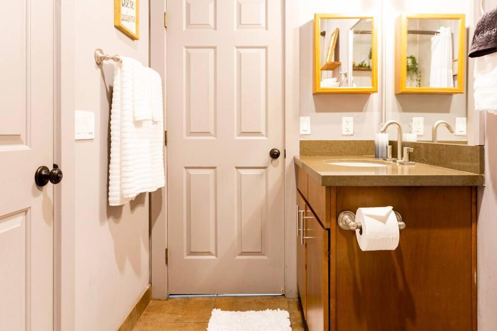 2Br Home W Parking Downtown Charm In Full Bloom! Tucson Extérieur photo